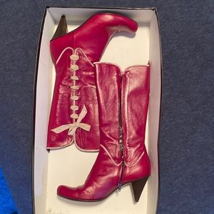 Red boots with beige grosgrain ribbon. Calf length